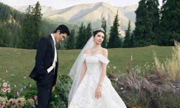 Xinjiang beauty weds on grassland