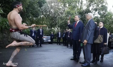 Hongi: the unique Maori greeting for General Secretary, President To Lam
