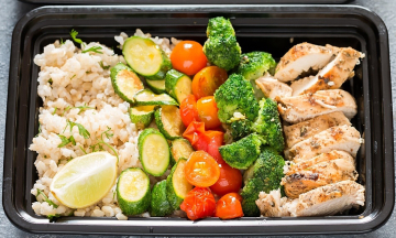 Doctor advises on how to eat for effective weight loss in office workers