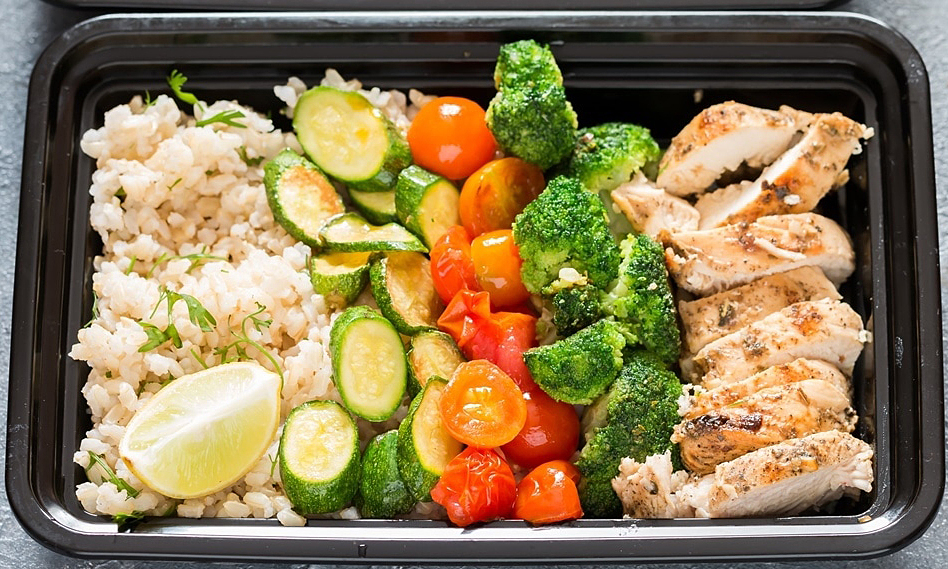 Doctor advises on how to eat for effective weight loss in office workers