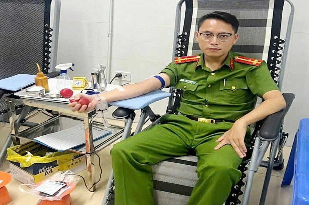 Three police officers donate blood, saving inmate in critical condition