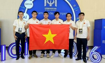 Vietnamese students rank among top 8 at international informatics olympiad