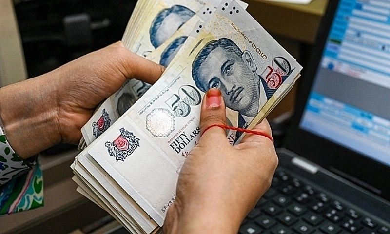 Singapore distributes cash to 2.4 million citizens amid rising costs