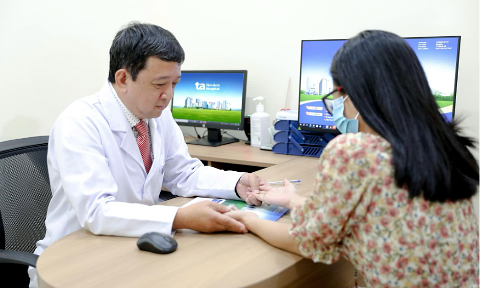 Can the liver regenerate itself after tumor removal surgery?
