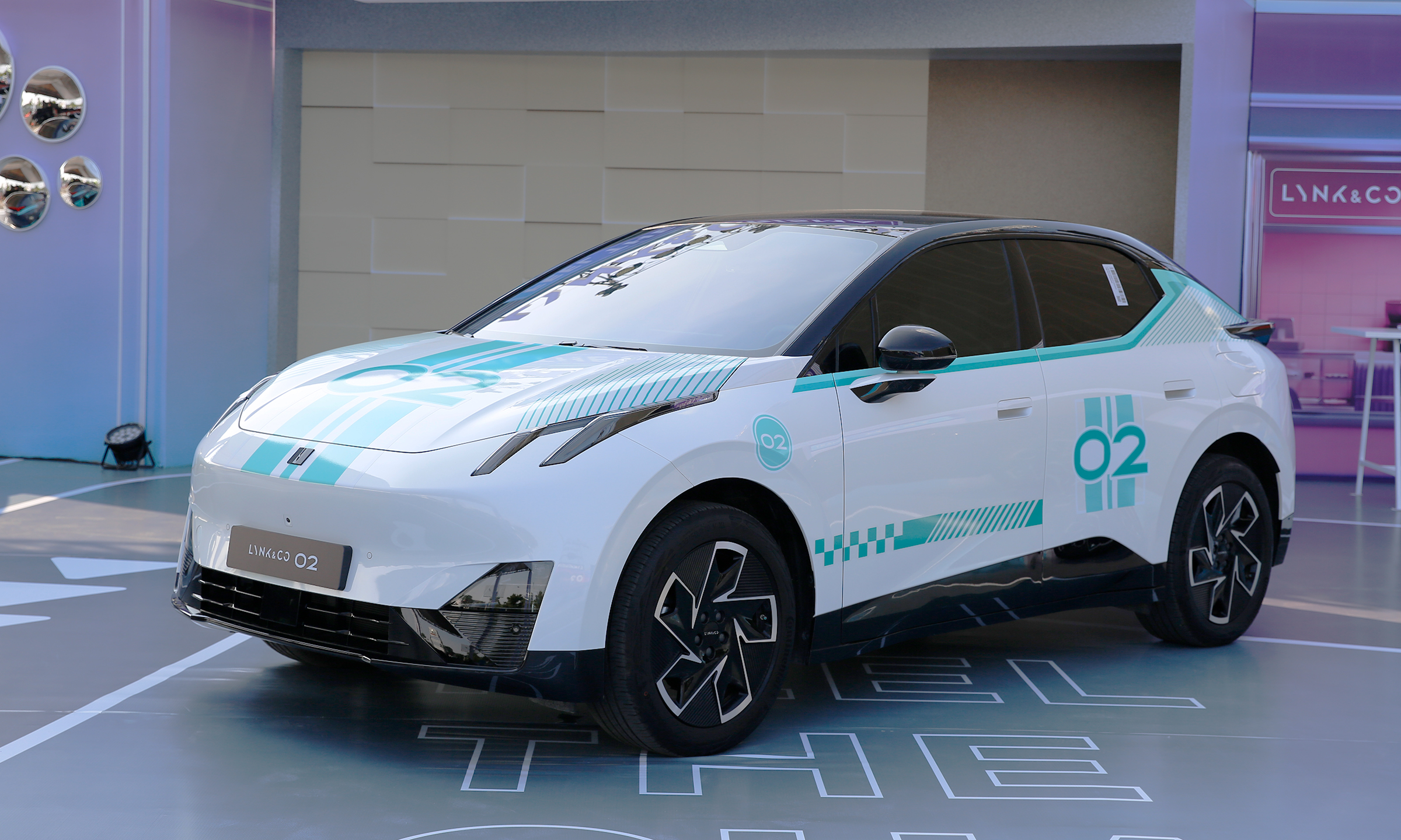 Lynk & co 02 - what does the electric cuv priced at nearly 900 million dong offer?