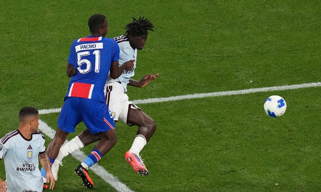 Who is the 100 kg teenage player who scored against PSG?