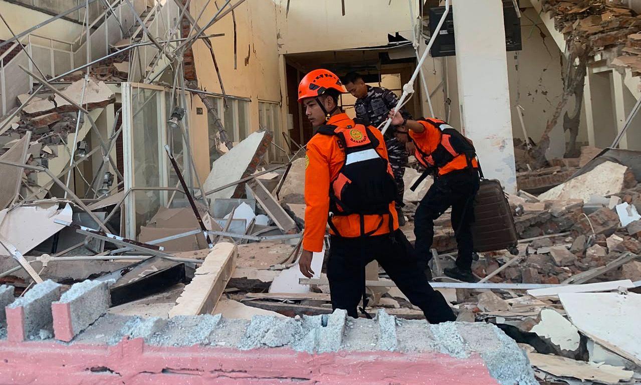 At least 20 dead from 7.7 magnitude earthquake in Indonesia