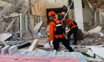 At least 20 dead from 7.7 magnitude earthquake in Indonesia