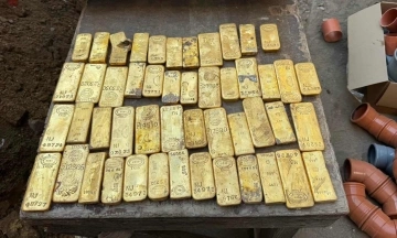 Workers unearth 10 million USD gold hoard while installing sewage pipes