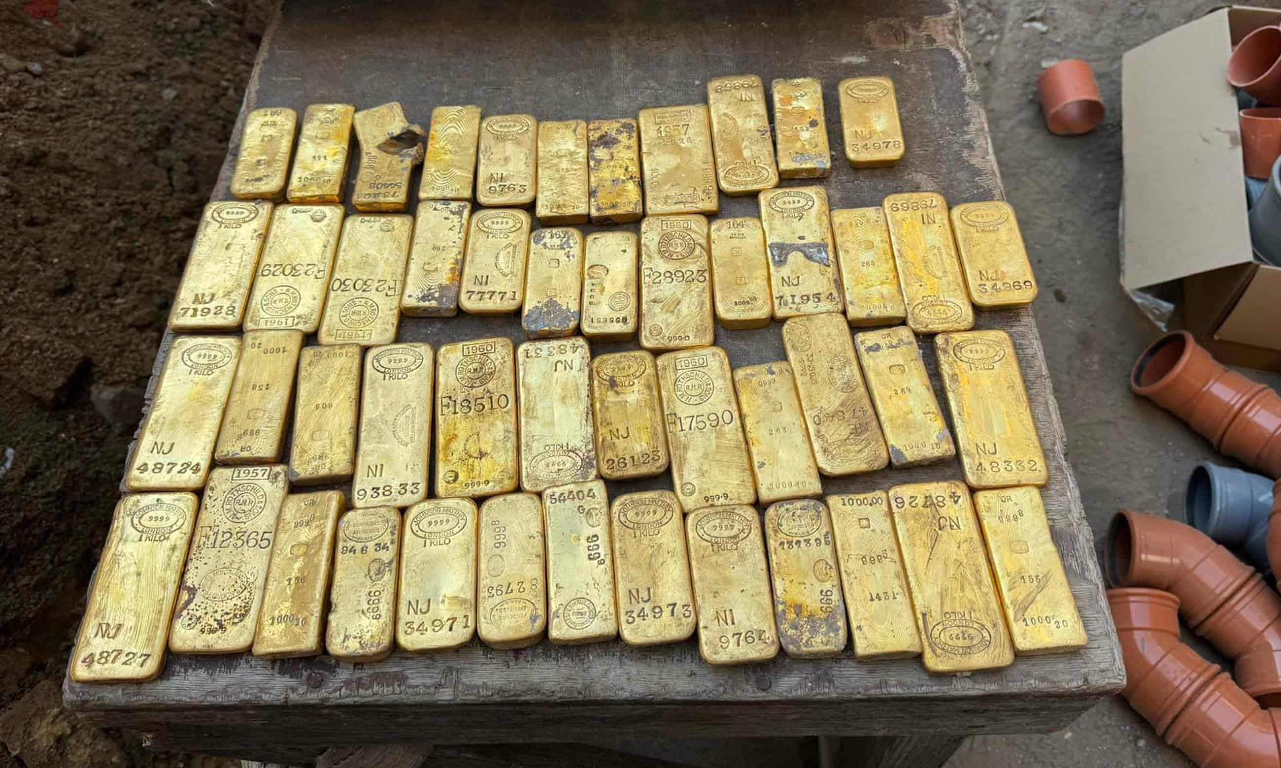 Workers unearth 10 million USD gold hoard while installing sewage pipes