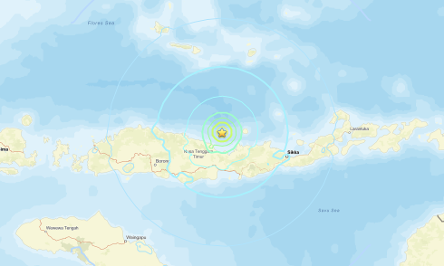 7,7 magnitude earthquake triggers tsunami warning off Indonesia