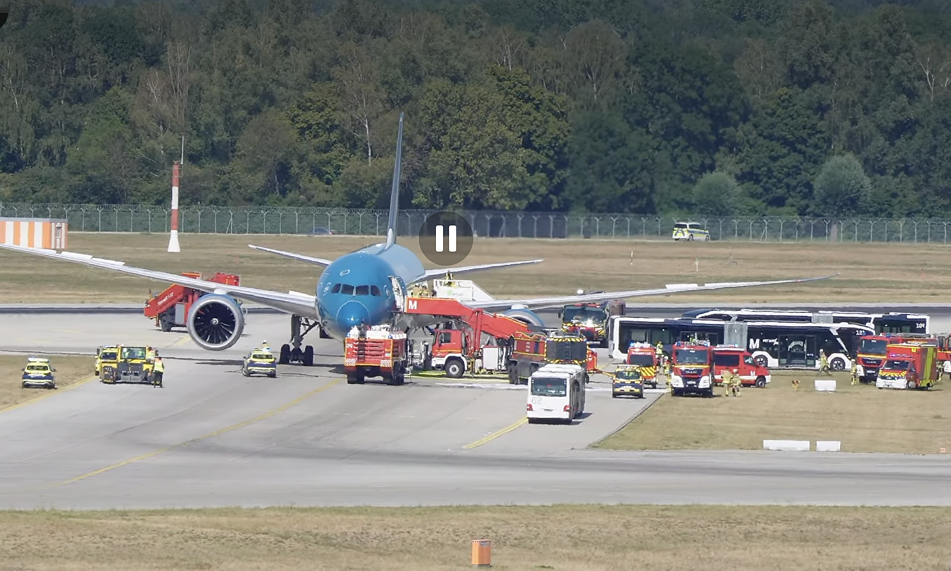 Vietnamese plane returns to land in Munich