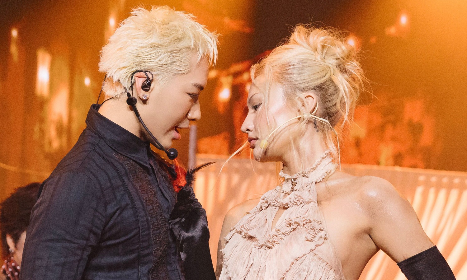 Ex-girlfriend supports Wean Le on 'Tinh ha say hi'