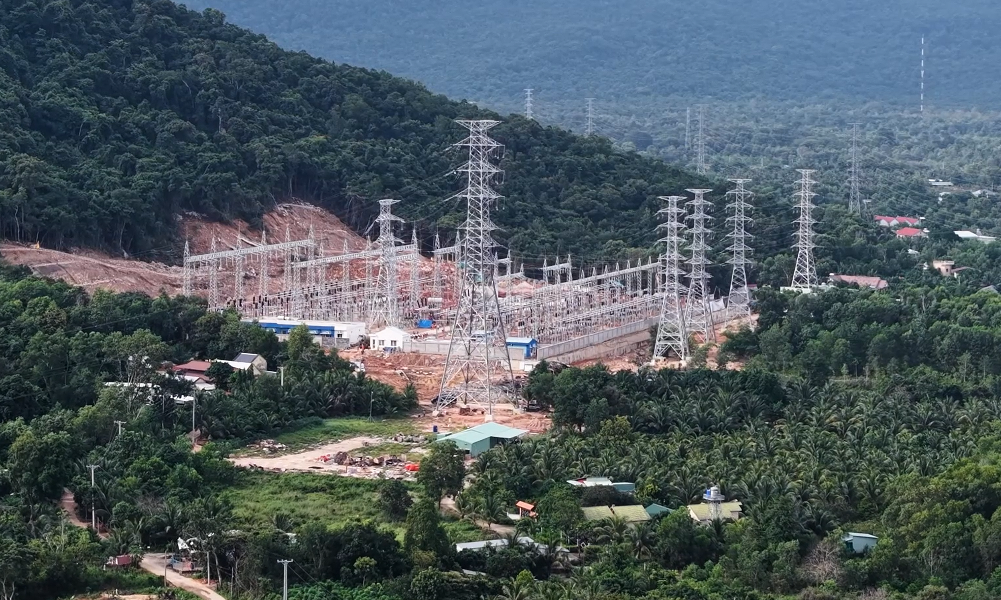 Phu Quoc prepares to energize, connect loop circuit
