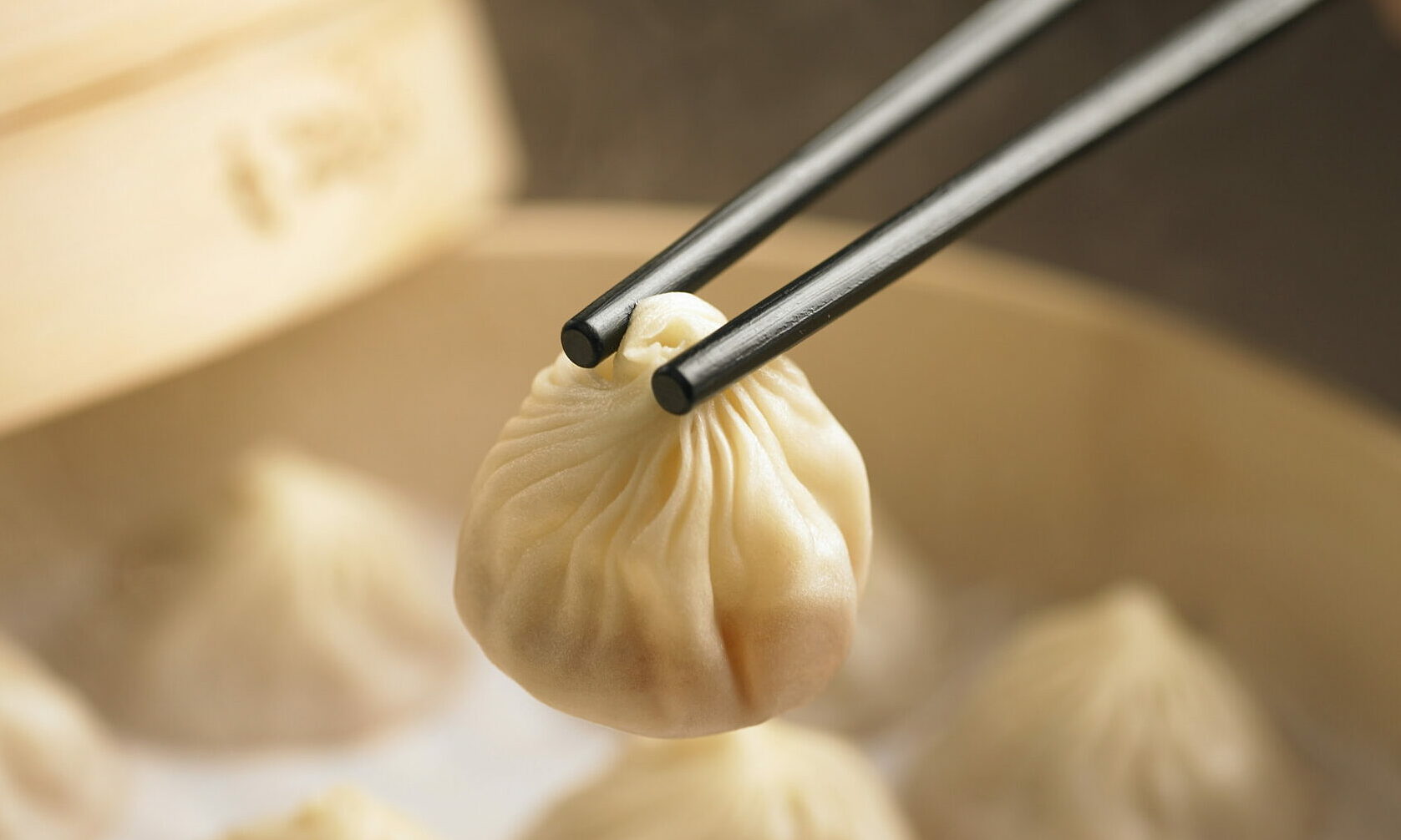 The secret of the world-famous xiaolongbao's 18 folds