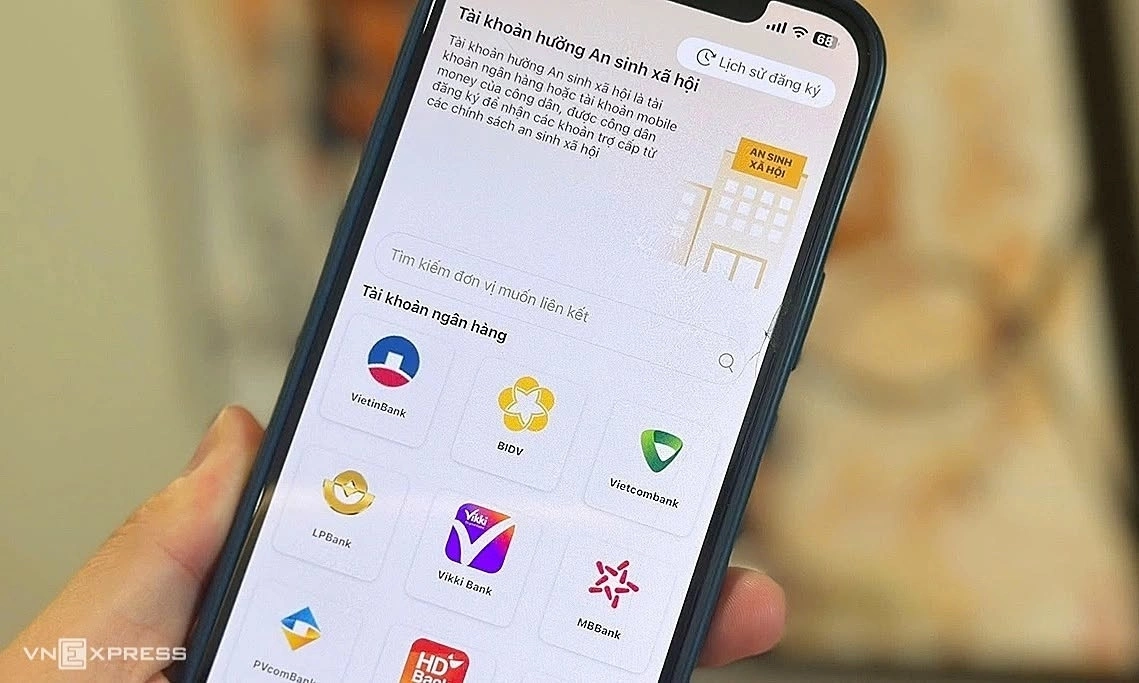 Citizens can receive pensions, benefits via VNeID from 28/9