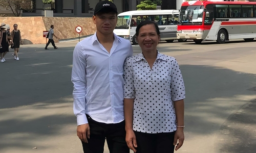 Xuan Manh's parents recount selling buffalo to buy football shoes for their son