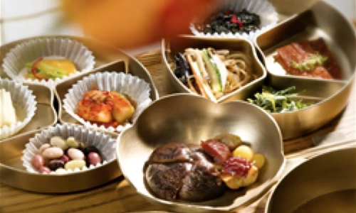 Seoul's royal palace opens night tour for visitors