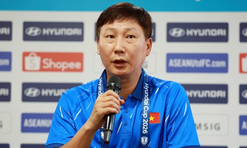 Coach Kim Sang-sik holds press conference before second leg match against Malaysia in ASEAN Cup semifinal