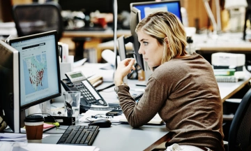 The unexpected advantage of frequent job changers