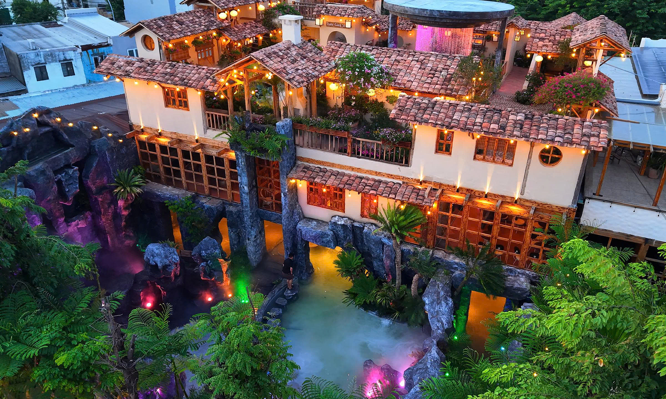 Cafe like 'garden of Eden' in Ho Chi Minh City reopens after fire