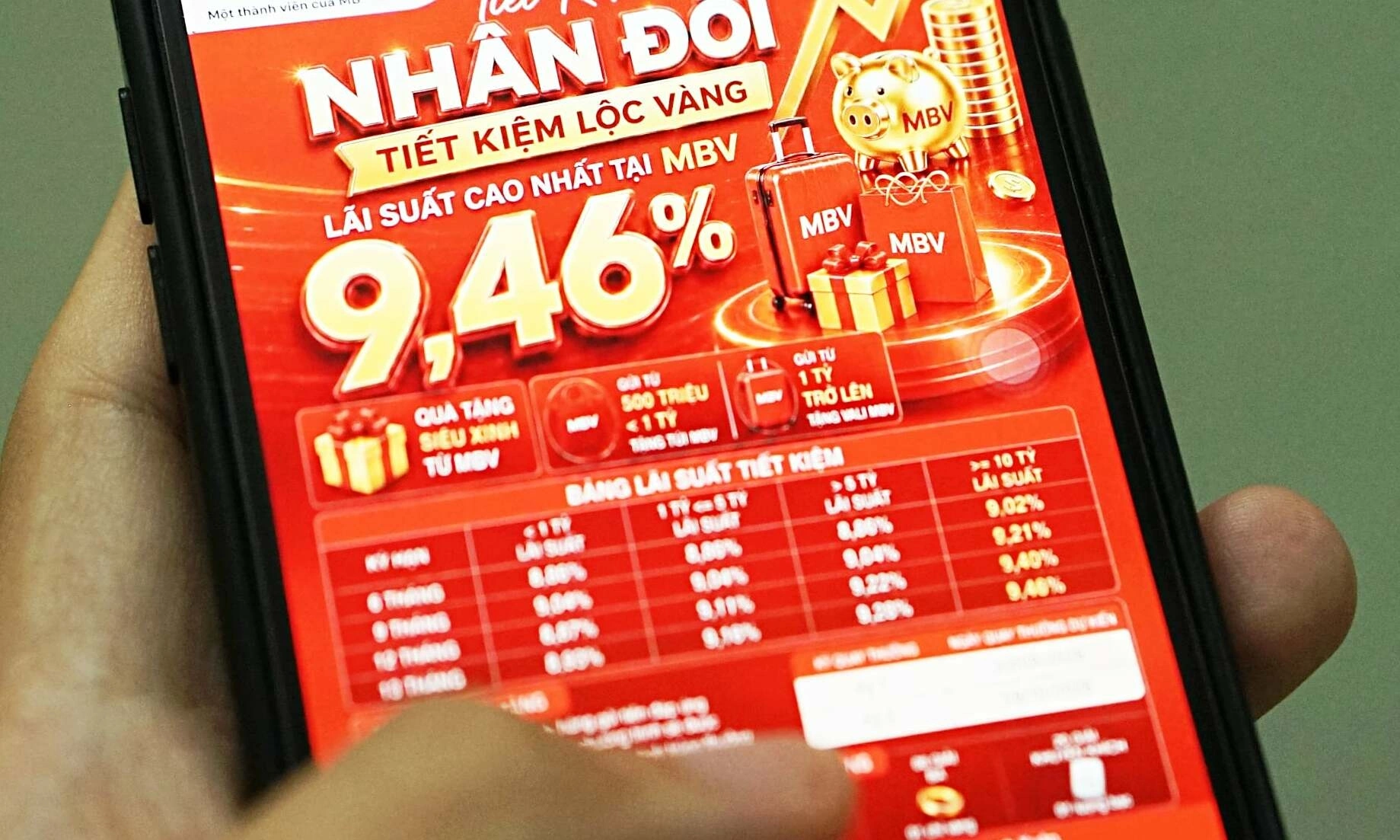 Bank employees race to find depositors
