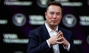 Tesla "devotees" begin to turn away from Elon Musk