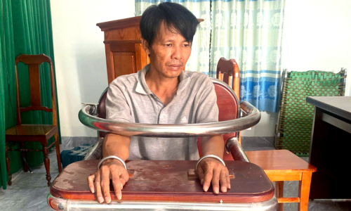 Man attacks father-in-law, threatens police with knife
