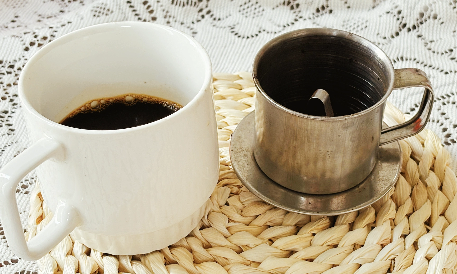 What happens to the gut when drinking coffee?