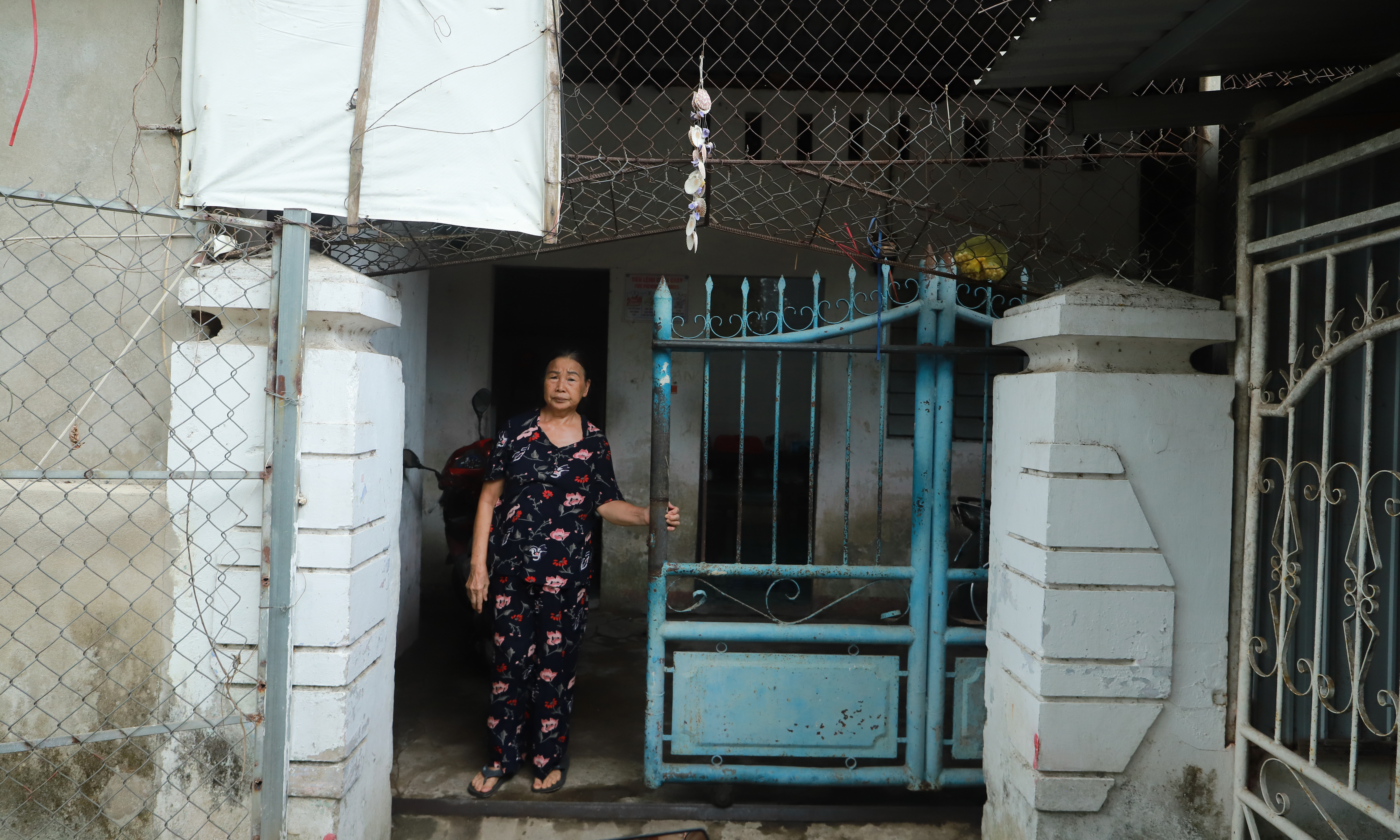 Residents in Nguyen dynasty tomb complex wearily await relocation