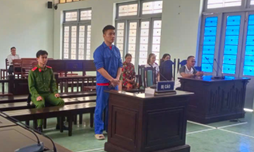 Car driver dragging motorcycle, sparking fire in Phan Thiet, sentenced to two years in prison