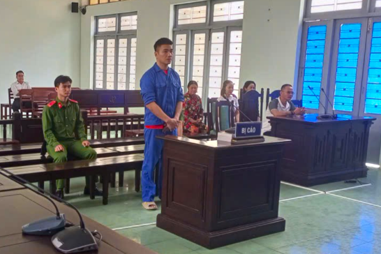 Car driver dragging motorcycle, sparking fire in Phan Thiet, sentenced to two years in prison