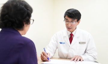 Woman diagnosed with autoimmune hepatitis and cholangitis