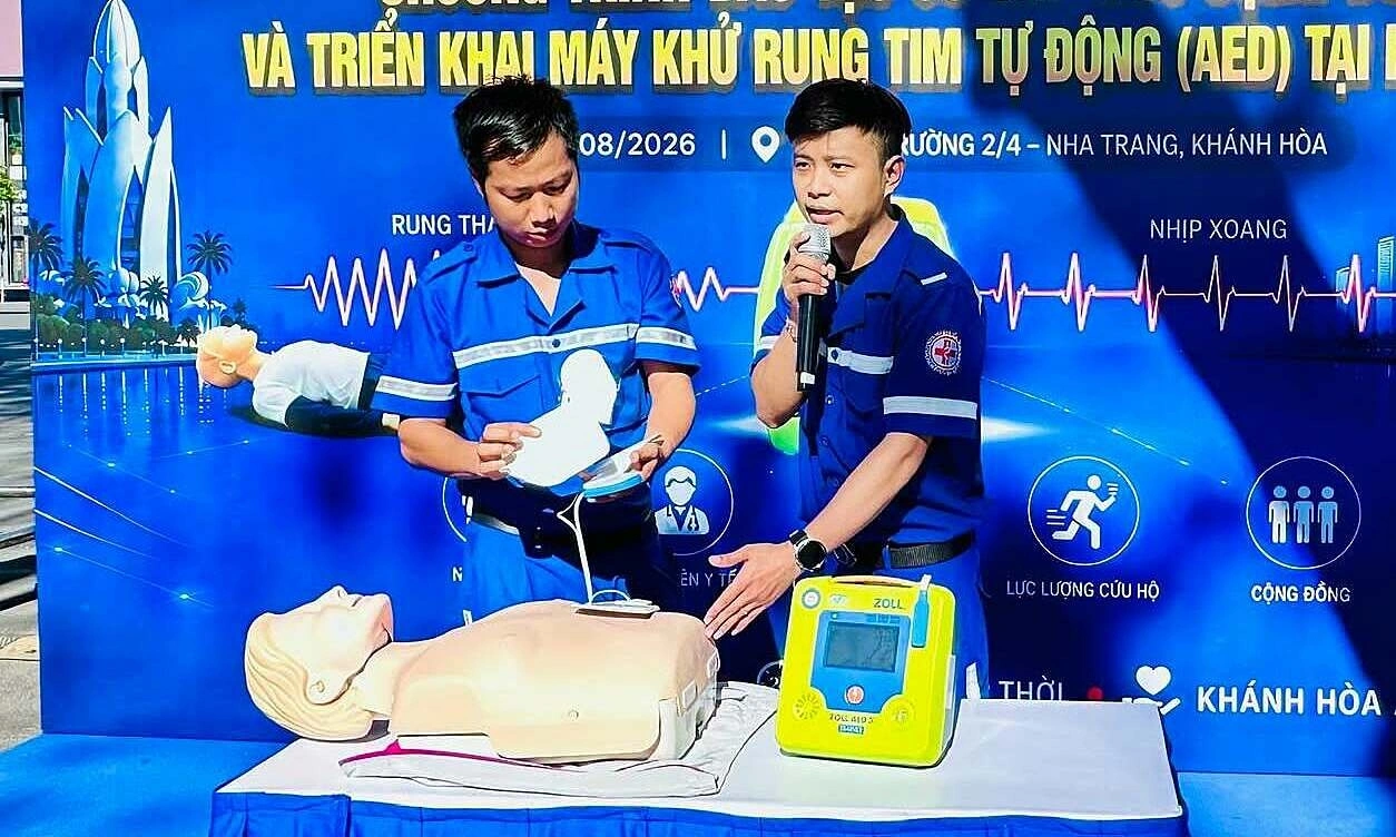 Many defibrillators to be installed along Nha Trang beach
