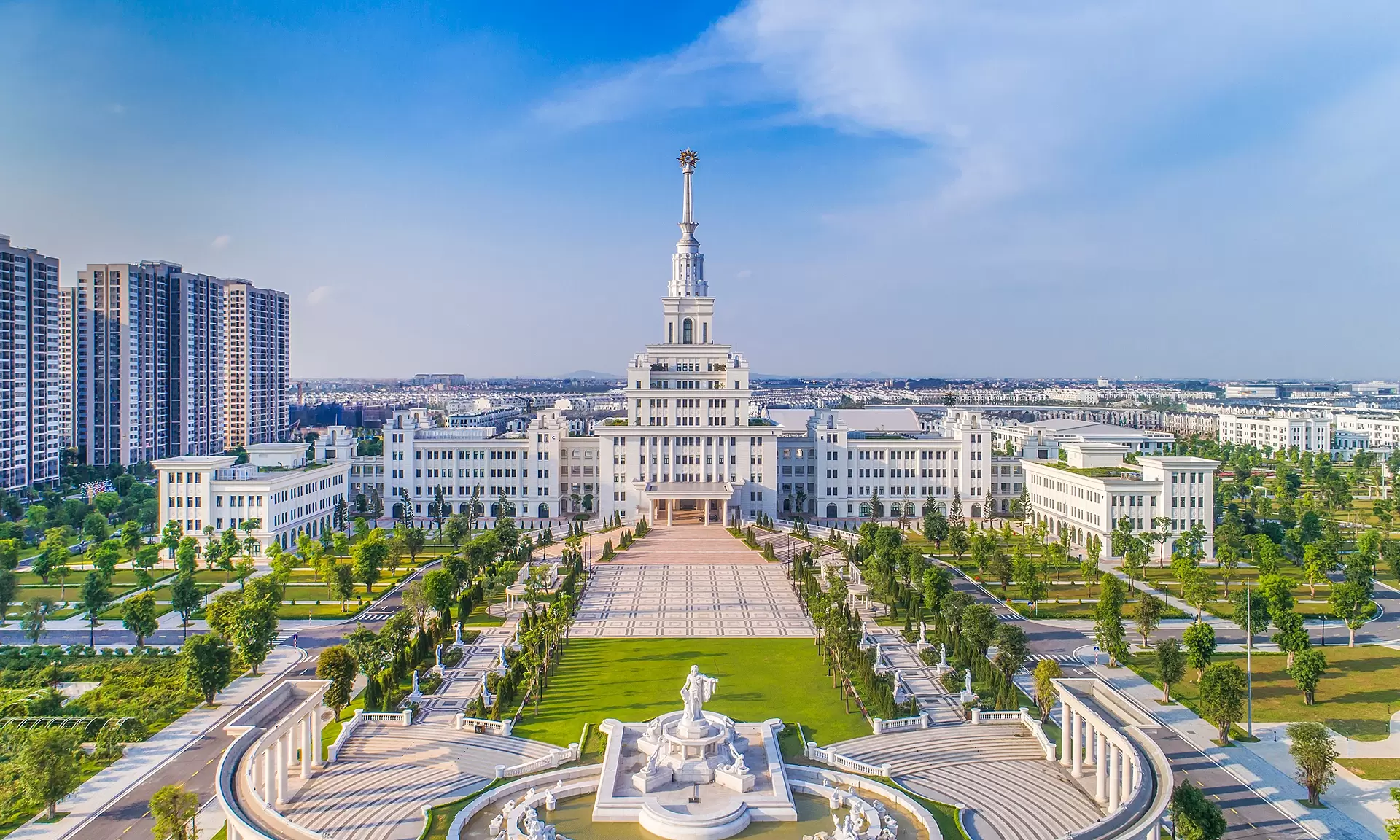 12 universities chosen to lead Hanoi's education development