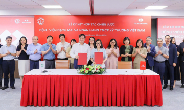 Techcombank partners with Bach Mai Hospital to build healthcare financial ecosystem