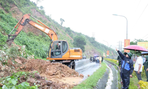 Heavy rain causes landslides, widespread flooding in Quang Ninh