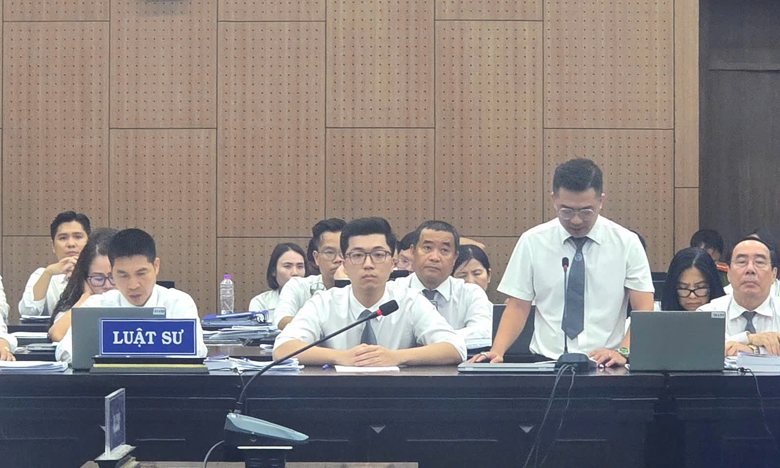 Lawyer: labor export companies earn less than 200 USD per contract