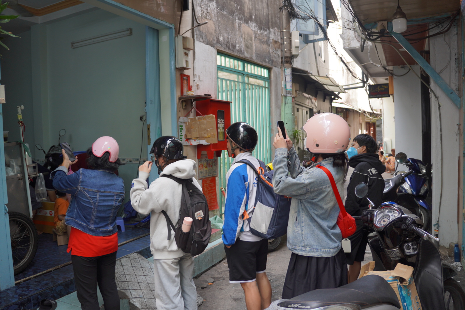 Queuing for 'giant' flan in Ho Chi Minh City