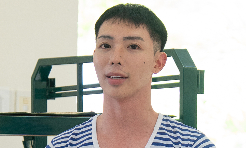 Erik criticized for 'lack of seriousness' on "Sao Nhap Ngu"