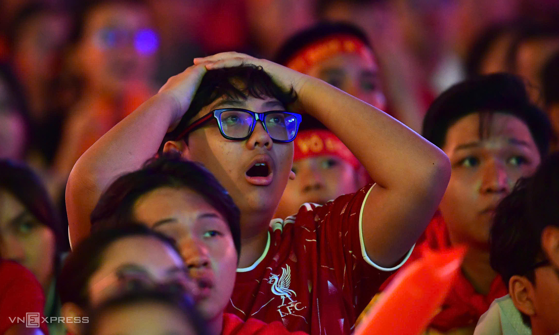 Fans breathe sigh of relief after goalkeeper Le Giang Patrik's save