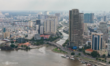 Many Ho Chi Minh City wards and communes propose not to continue mergers