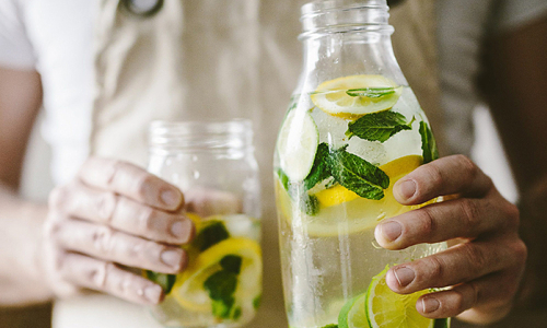 How drinking lemon water helps gout patients lower uric acid