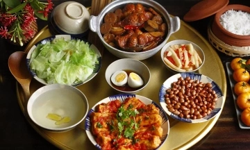 Is it okay to eat irregularly and then compensate with nutritious meals?