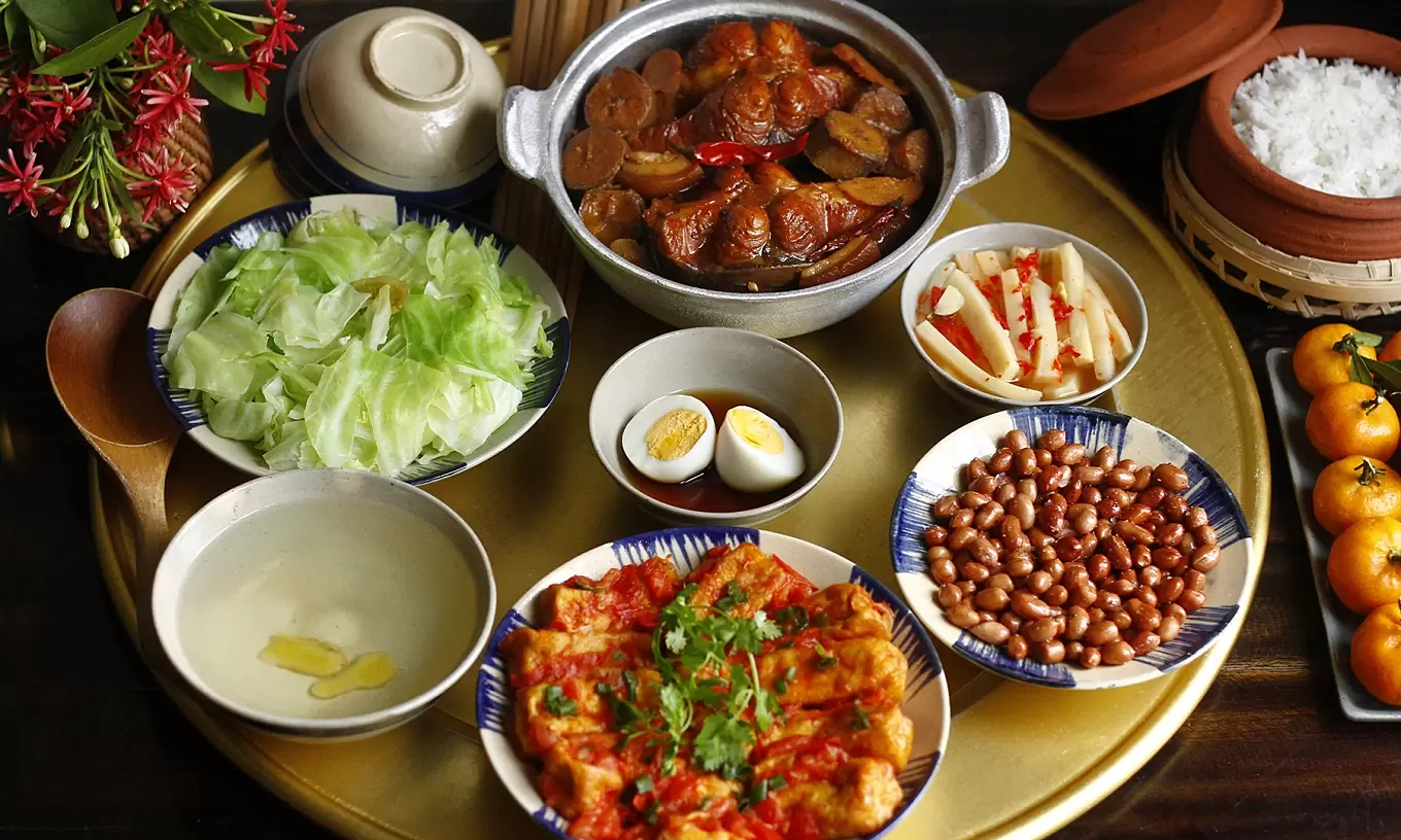 Is it okay to eat irregularly and then compensate with nutritious meals?