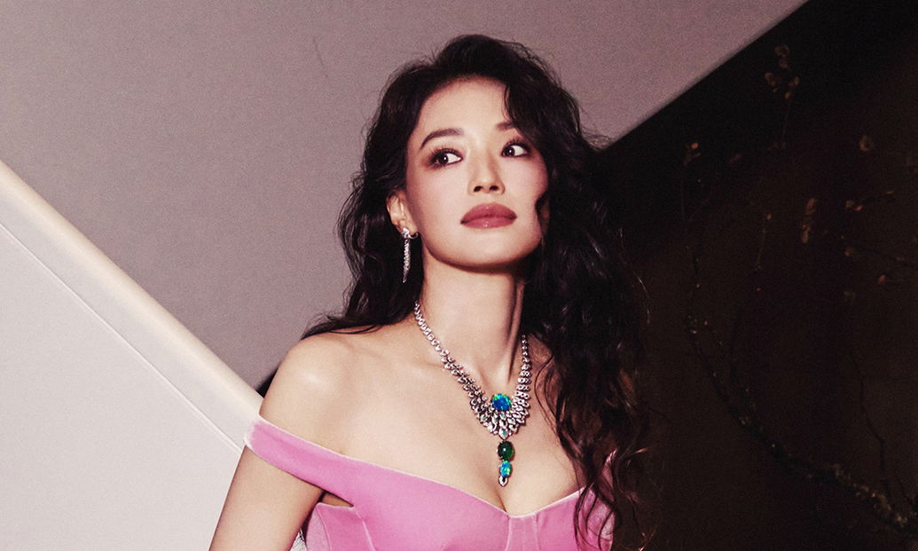 Shu Qi dons off-shoulder fashion