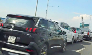 7-car pile-up on Ho Chi Minh City - Trung Luong expressway
