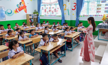 Students over 1,75m tall, but school furniture remains unchanged for 20 years