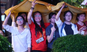 Tens of thousands brave the rain for 'Motherland in My Heart' concert