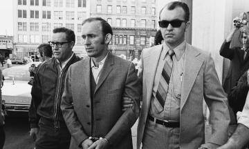 The hijacker with a USD 500,000 briefcase vanishes into the sky